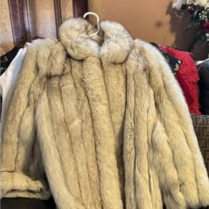 Vintage 💯 Authentic SAGA Fox Fur Jacket for sale! small- medium petite 🌹
